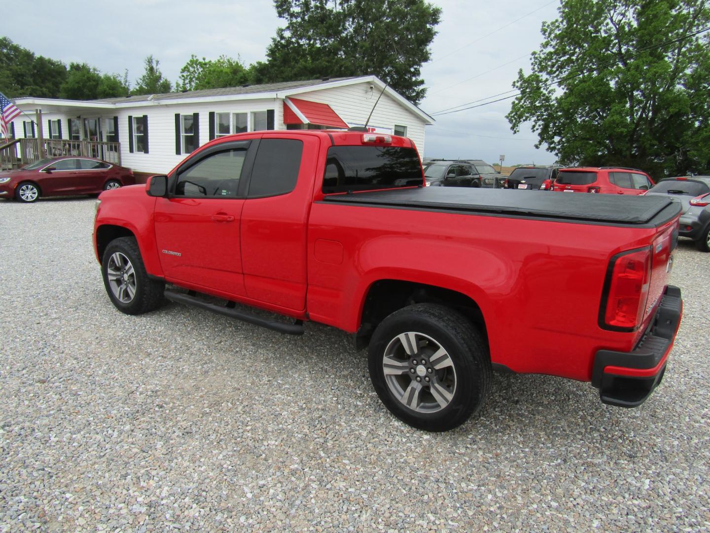 2017 Red /Gray Chevrolet Colorado Work Truck Ext. Cab 2WD (1GCHSBEA0H1) with an 2.5L L4 DOHC 16V GAS engine, 6A transmission, located at 15016 S Hwy 231, Midland City, AL, 36350, (334) 983-3001, 31.306210, -85.495277 - Photo#5